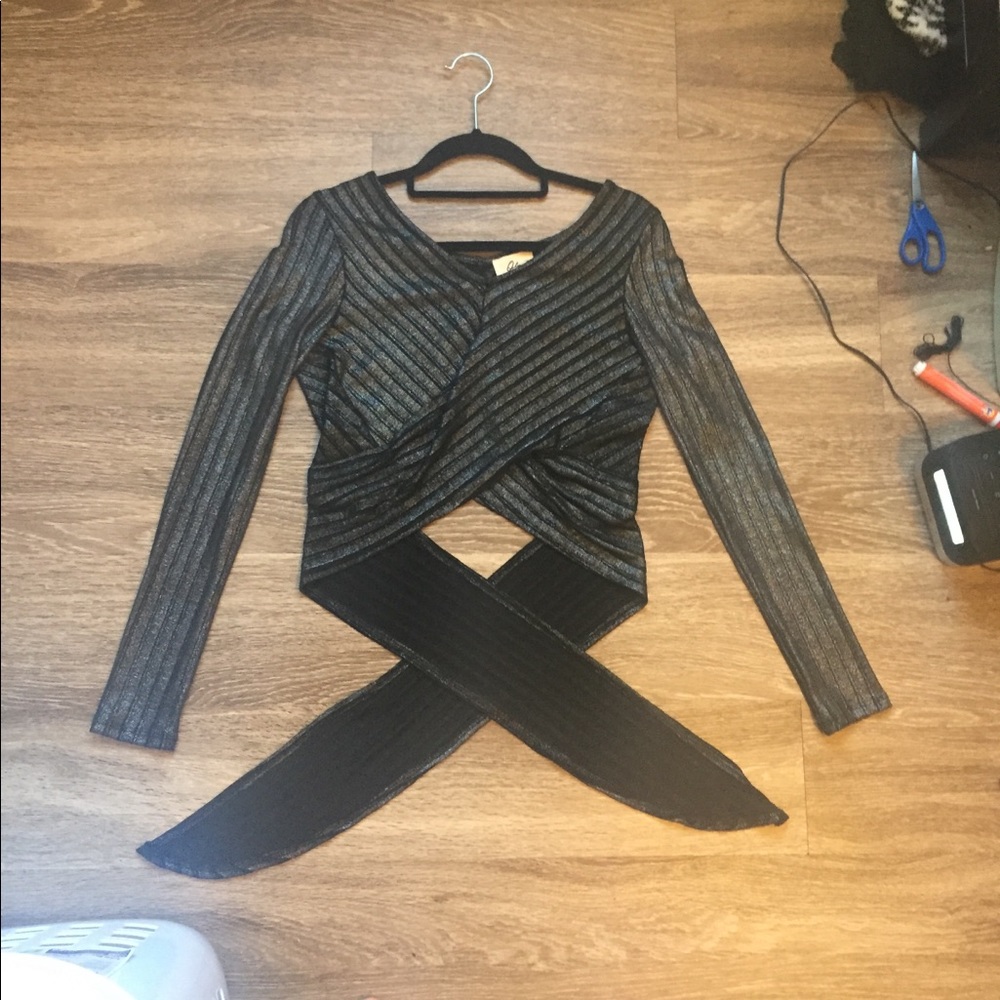 💋2 for $20!💋 Forever 21 Metallic Tie Front Top